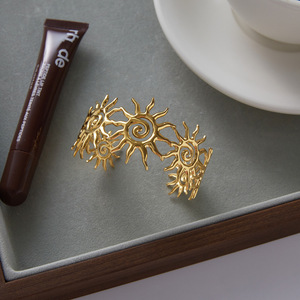 Sun Pattern Gold Tone <b>Bangle</b> <b>Bracelet</b> Geometric Design Unisex Jewelry - Product Image 4