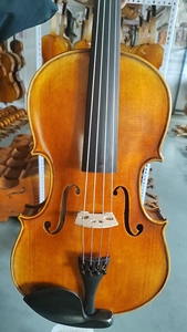 Violín Antiguo 4/4 Hecho a Mano por Expertos, para Interpretación Profesional, con Componentes de Ébano y Acabado Barnizado - Product Image 6