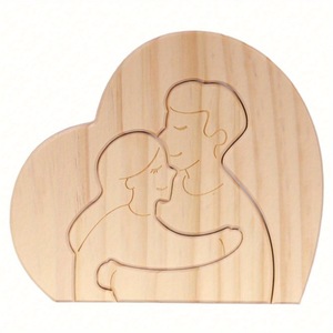 2025 Regalo del Día de la madre Nombre DE FAMILIA grabado Padres e hijos en forma de amor Abrazo Rompecabezas familiares de madera - Product Image 1