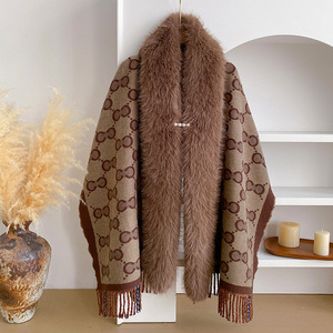 Châle d'hiver de <span class=keywords><strong>luxe</strong></span> pour <span class=keywords><strong>femme</strong></span>, style cape, à carreaux, épais, effet cachemire, avec col en fausse fourrure, idéal pour les fêtes, par un célèbre créateur - Product Image 2