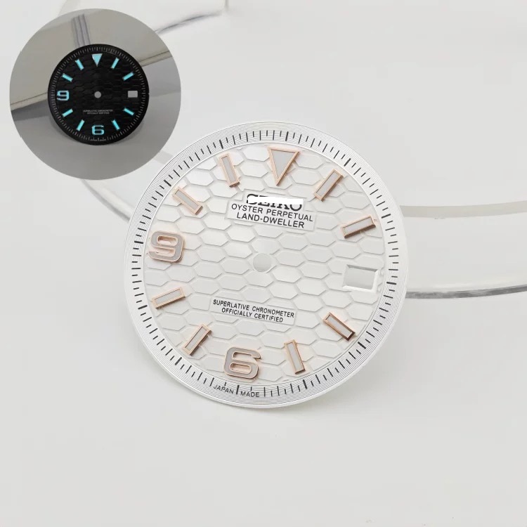 Quadrante bianco con logo S e lancette in oro rosa