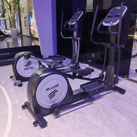 Équipement de gym, elliptique haut de gamme, auto-alimenté, cross-trainer, exercice cardio, utilisation en salle de sport