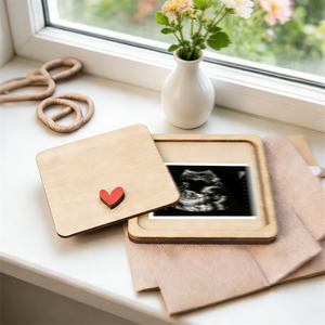 Cadre photo personnalisé en bois pour échographie « Nous avons gardé un <span class=keywords><strong>petit</strong></span> <span class=keywords><strong>secret</strong></span> » – Cadeau d'annonce de grossesse - Product Image 1