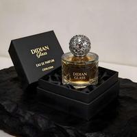 Nouvelle conception de flacon de parfum vide en verre transparent rond de luxe, unique, 50 ml, 100 ml, flacon de parfum pour femmes avec bouchon argenté ou doré