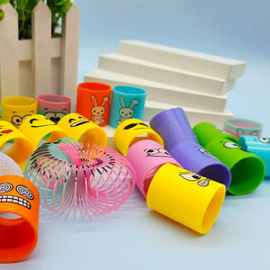 Mini enfants drôle Emotes jouets en plastique arc-en-ciel printemps cercle jouets Anti-Stress main compétence décompression plastique ressort bobine - Product Image 6