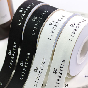<span class=keywords><strong>Ruban</strong></span> <span class=keywords><strong>sergé</strong></span> de coton blanc personnalisé avec logo d'impression à l'encre noire Rubans en coton à chevrons - Product Image 1
