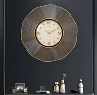 Horloge murale suspendue en métal à quartz squelette doré traditionnelle de luxe pour la décoration de salon