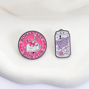 Spille in Smalto del Club di Lettura Romantica, Distintivo per Lettori di Fantasy, Regalo di Gioielleria alla Moda per Amici - Product Image 3