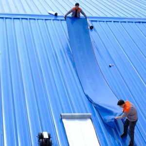 Membrane imperméable pour <span class=keywords><strong>toiture</strong></span> métallique autocollante, film de surface en fluorocarbone résistant pour la <span class=keywords><strong>réparation</strong></span> des fuites de <span class=keywords><strong>toiture</strong></span> de hangar extérieur, entrepôt - Product Image 1