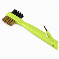 Brosse de nettoyage double face vert lime avec fil de laiton et poils rigides, grattoir intégré pour le nettoyage des joints et des carreaux
