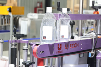 Chaîne de remplissage, capsulage et étiquetage de bouteilles haute précision pour shampoing, gel douche et confiture avec servomoteur à piston