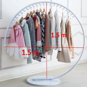 <span class=keywords><strong>Appendiabiti</strong></span> da terra in <span class=keywords><strong>ferro</strong></span> <span class=keywords><strong>battuto</strong></span> - Espositore creativo e alla moda per camera da letto/negozio di abbigliamento con contenitore - Product Image 1
