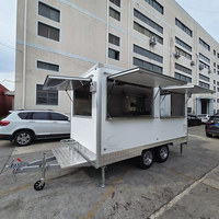 Camion de restauration mobile personnalisé avec cuisine complète pour café, jus, crêpes, glaces, bubble tea, desserts et snacks