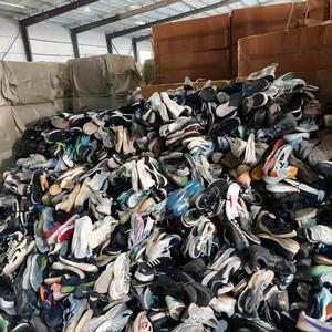 Scarpe Usate Originali per Uomo Mix di Marche in Sacchi da 25kg - Product Image 6