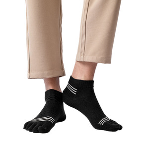 Chaussettes de sport personnalisées à cinq <span class=keywords><strong>doigts</strong></span> pour les orteils Chaussettes athlétiques rembourrées au design de blocs de couleurs pour le printemps, la <span class=keywords><strong>randonnée</strong></span> et la course à pied Activités de plein air - Product Image 5