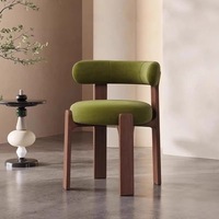 Chaise de salle à manger en bois massif de style rétro français, design du milieu du siècle, luxe léger pour la maison et les gîtes