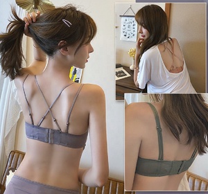 Reggiseno Push-up Sexy con Scollo a V Profondo in Pizzo, Morbido e Traspirante, Nero con Motivo a Farfalla - Product Image 4