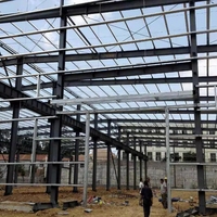 Galpones de Acero con Estructura Industrial Moderna, Almacén Exterior con Alta Resistencia al Viento