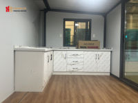 Petite maison préfabriquée conteneur étanche extérieur vivant chien maison avec intérieur solaire pour Barbie maison de poupée caractéristiques