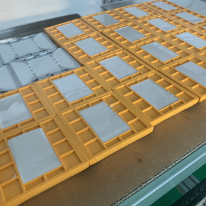 Цена мигающая дорожная панель Ip68 пластиковые маркеры светодиодная Солнечная энергия кошачий глаз дорожный светильник - Product Image 4