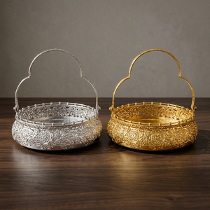 Bandeja Decorativa Redonda de Metal con Asa, Acabado Plateado y Dorado, Diseño Floral, Moderna, para Mesa de Comedor, Cumpleaños, 2 Piezas - Product Image 1