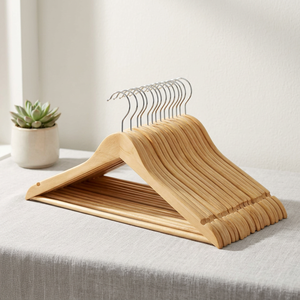 Cintres en bois écologiques haut de gamme, cintres à barre en bois massif pour vêtements, cintres de luxe pour armoire, logo personnalisé, vente en gros, finition naturelle pour magasin - Product Image 1