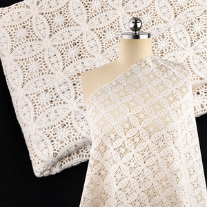 Vente en gros Broderie blanche Délicate fleur en coton Bordure en os de voiture Bordure en dentelle pour robe de mariée - Product Image 1