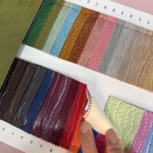 Cuir synthétique embossé anti-moisissure <span class=keywords><strong>Helia</strong></span> 0,9 mm imprimé effet crocodile pour la décoration intérieure et les meubles - Product Image 4