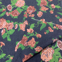 Tissu en denim imprimé coloré, 100% coton, 100 oz, adapté à la confection de pantalons, jupes et vestes pour femmes.