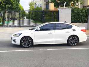 Berline Sportive <span class=keywords><strong>Ford</strong></span> <span class=keywords><strong>Focus</strong></span> 1.5T <span class=keywords><strong>ST</strong></span> Line 2020, Puissance Turbo, Prix Bas, Voiture Familiale Urbaine, Vente en Gros Afrique - Product Image 3
