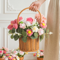 Panier de fleurs au crochet fait main, mélange de roses, tournesols et tulipes, ornement de bureau esthétique, cadeau pour la fête des mères et la fête des enseignants
