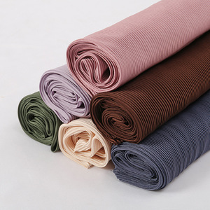 Chal de mujer de alta calidad Color sólido plisado Malasia bufanda <span class=keywords><strong>Jijab</strong></span> satén moda cálido cuadrado tipo musulmán pañuelo para la cabeza - Product Image 6
