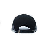 Nueva Llegada Gorra de Béisbol de Calidad Original Plateada con Diseño de Llama de 5 Paneles, Bordado Lateral, Visera de Ante y Forro de Satén con Pedrería