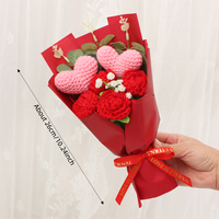 Bouquet de roses rouges en coton au crochet avec cœur rose pour la Saint-Valentin, la fête des Mères, Noël, le Nouvel An, la rentrée scolaire, les mariages, la fête des enseignants