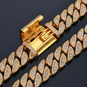 Collar de Cadena Cubana con Moissanita VVS1 Metropolitan, Plata de Ley 925 con Aspecto de Platino, Estilo Urbano Iced Out, Pasa la Prueba del Tester - Product Image 3