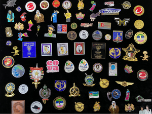 Personnalisez votre propre artisanat en métal plaqué or vêtements chapeau Anime métal émail dur épingles épingle personnalisée en émail - Product Image 2