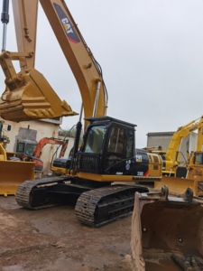 รถขุดตีนตะขาบ CAT 330D มือสองคุณภาพสูง สีส้มเหลือง ระบบไฮดรอลิกครบชุด ของแท้จาก Caterpillar - Product Image 3