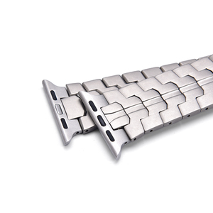 Correa de reloj de titanio sólido con cierre plegable y revestimiento metálico DLC resistente a arañazos de Jaetium para Apple Watch - Product Image 3