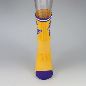 High Quality Sporty Basketball Team Towel <b>Socks</b> – Breathable Jacquard Design Quick Dry High Crew for Summer Sports - Product Image 5