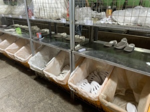 レトロスタイルのスポーツシューズ軽量弾性耐久性EVA素材ファッショナブルな耐摩耗性機能 - Product Image 6