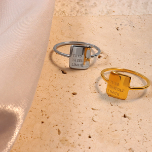 Bagues en acier inoxydable plaqué or 18 carats avec gravure personnalisée <span class=keywords><strong>Tu</strong></span> es <span class=keywords><strong>ta</strong></span> seule limite pour femmes - Product Image 6