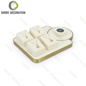 Kit de exhibición de joyería de microfibra color crema personalizado con borde metálico, accesorios premium para exhibición de joyería. - Product Image 4