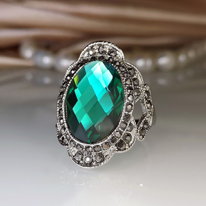 Bague rétro en pierre violette émeraude, design personnalisé, bijoux à porter au quotidien pour femmes - Product Image 3