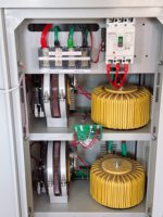 Stabilisateur de tension numérique LCD 50KVA 60KVA, type servo, monophasé AC 220V, régulateur de tension automatique AVR pour usage commercial