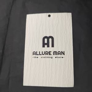 Etiquetas Colgantes de PVC de Lujo Personalizadas de Alta Calidad, Impresión en Lámina Dorada, Material Reciclado para Prendas, Bolsos, Zapatos, Etiquetas con Logotipo de Marca - Product Image 3
