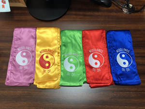 Ceintures de Wing Chun en satin personnalisées avec logo, vente en gros d'usine pour les arts martiaux et le Kung Fu - Product Image 1