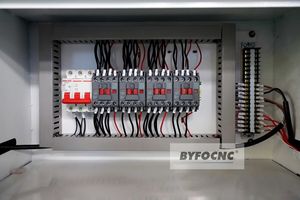 Máquina Eléctrica BYFO para Fabricar Codos de Ductos de Aire, Línea de Producción de Acero Inoxidable y Aluminio - Product Image 4