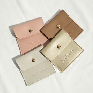 Sacs en cuir carrés personnalisés avec logo, pochettes de rangement anti-poussière à rabat pour bijoux, bagues et colliers – Vente en gros - Product Image 3