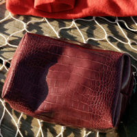 Sac de maquillage en PU de fabrication OEM, motif crocodile tendance, pochette de transport portable, fermeture éclair durable, sac cosmétique pour voyage