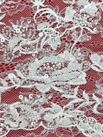 Dentelle légère en maille avec perles florales verticales dispersées, matériau élégant et raffiné pour robe de mariée, robes de soirée formelles ajustées